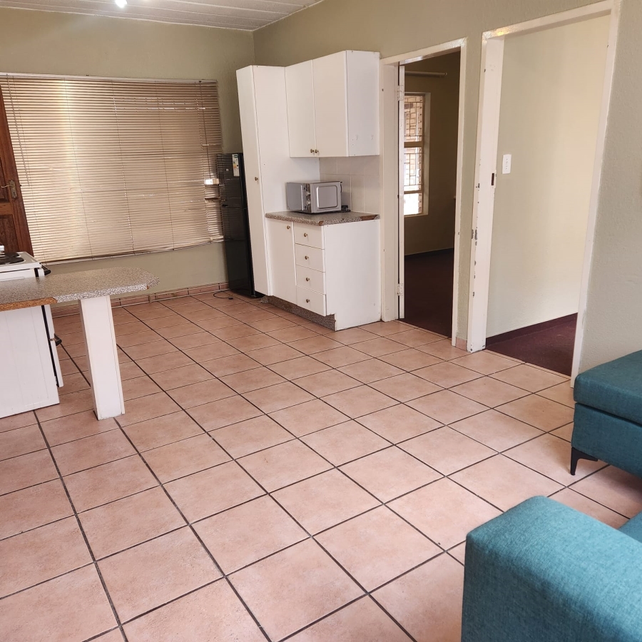 To Let 2 Bedroom Property for Rent in Kannoniers Park North West